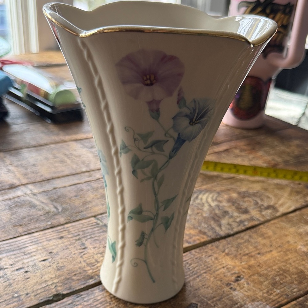 Elegant Vintage Lenox Morningside Cottage Floral Vase with 24 K Gold Trim